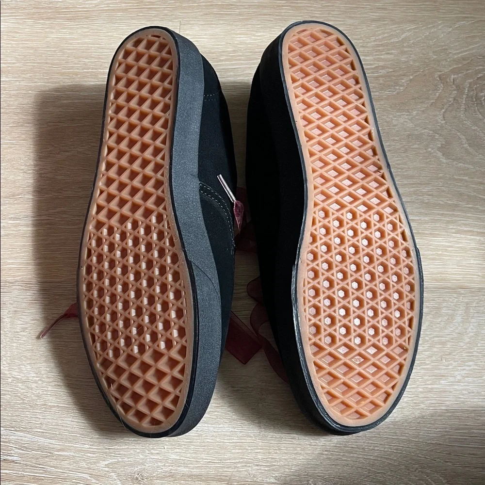 New with box Vans suede authentic lowpro - Picture 7 of 9